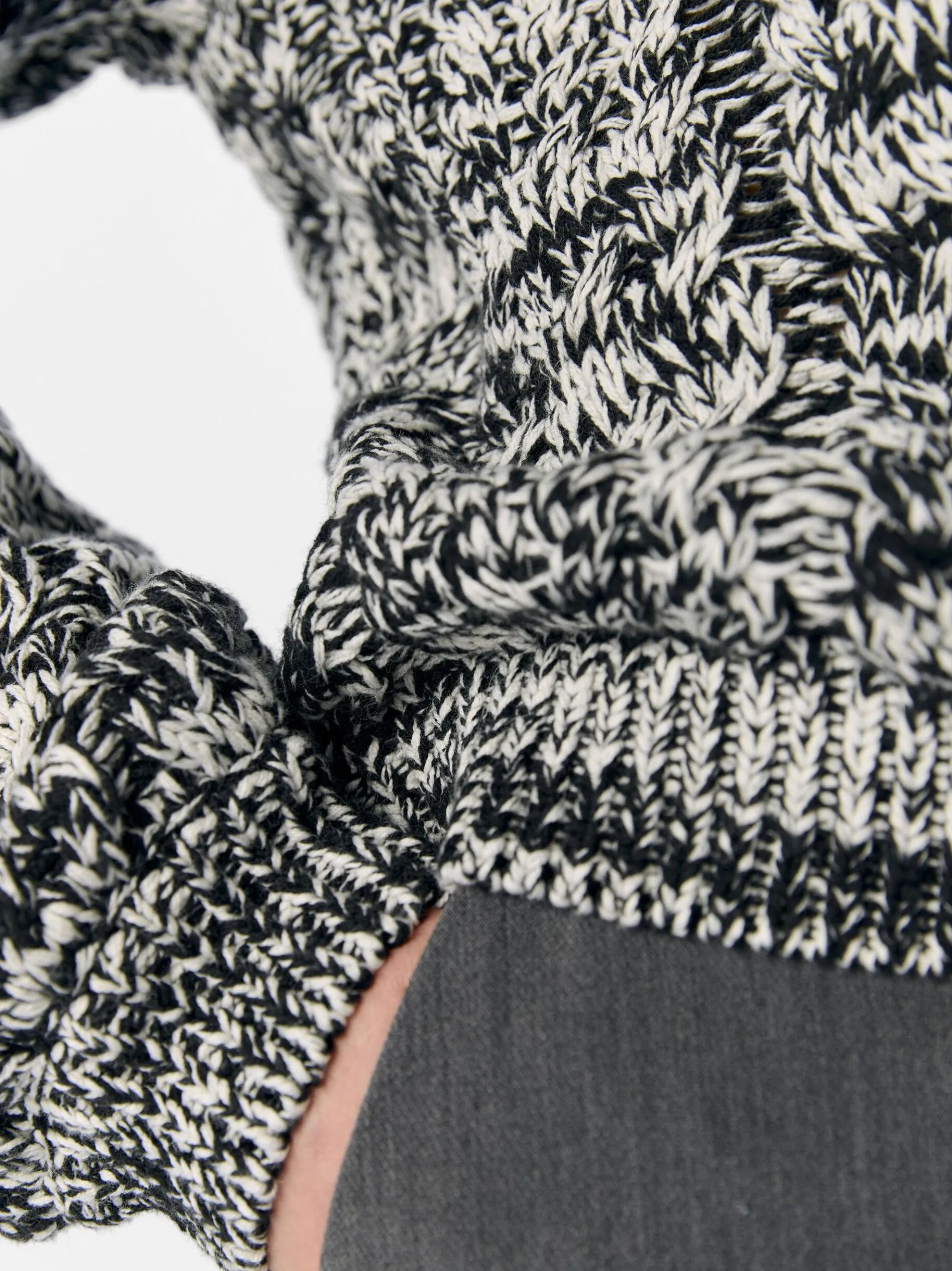 GEBREIDE KABELS SWEATER