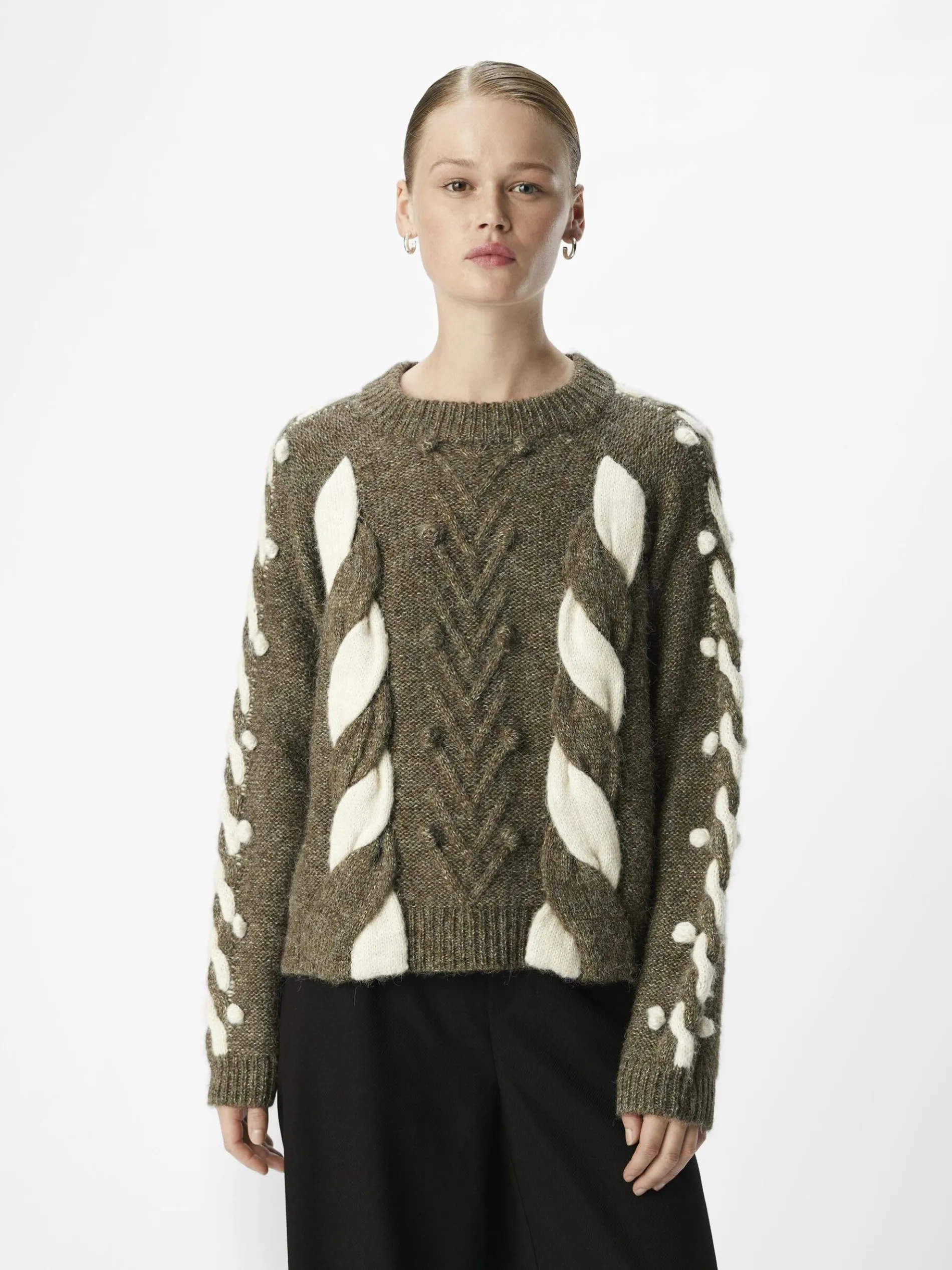 GEBREIDE KABELS SWEATER