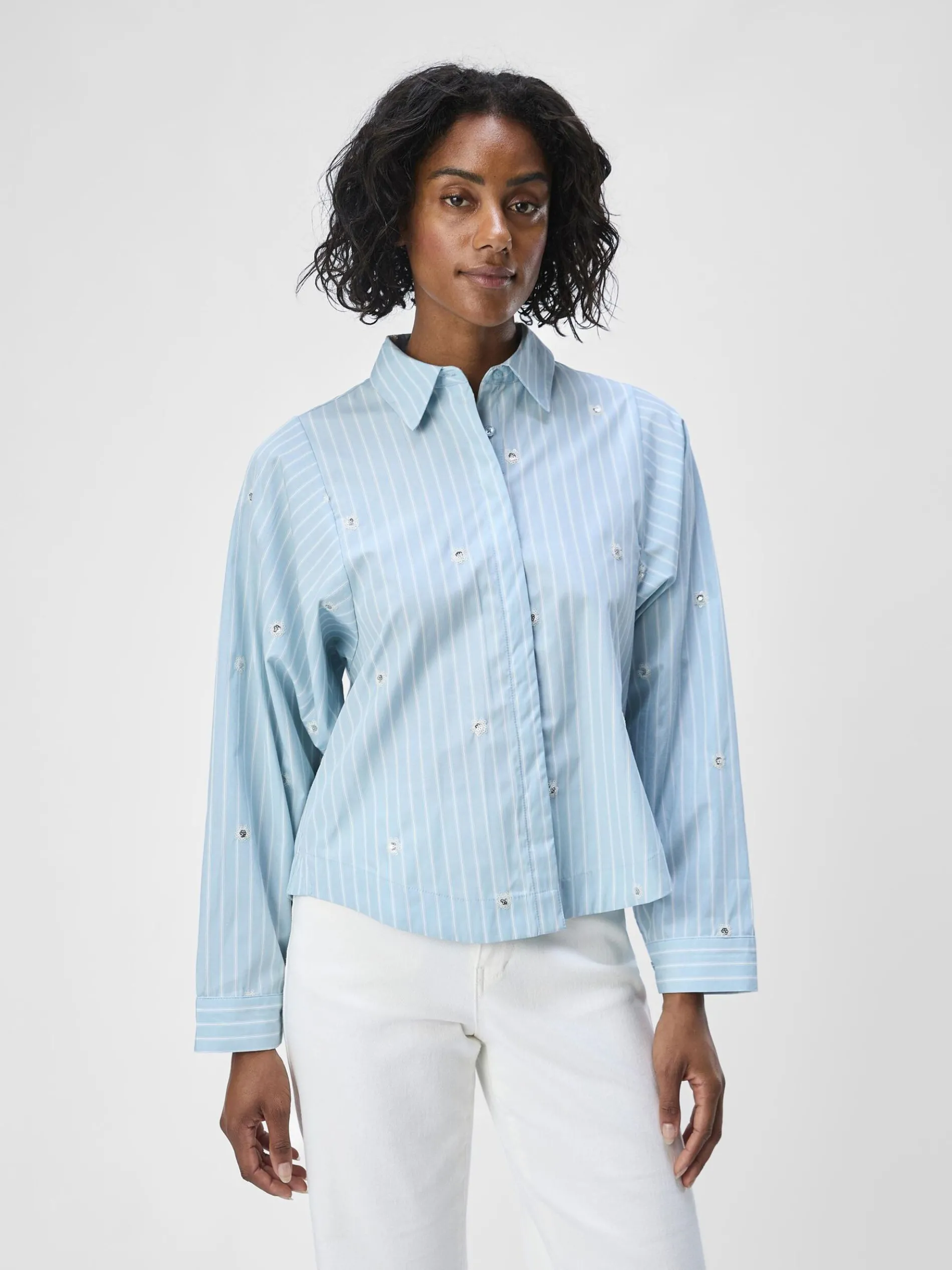 GEDETAILLEERD OVERHEMD