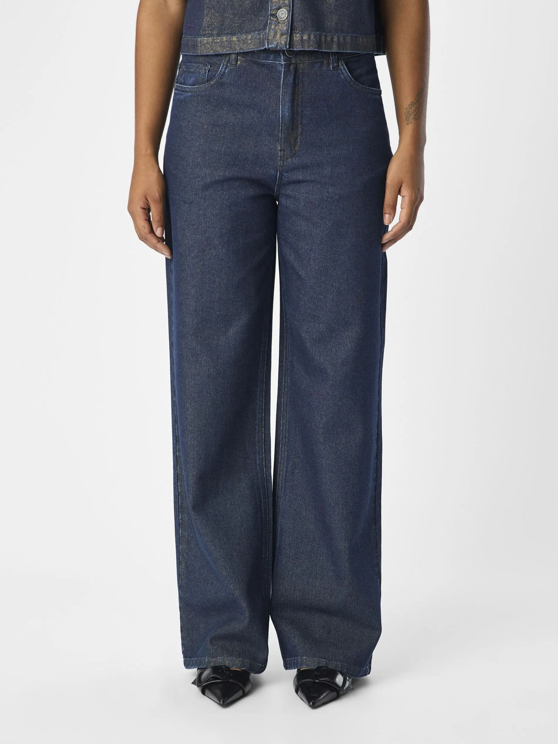 HIGH-WAIST LOOSE FIT JEANS