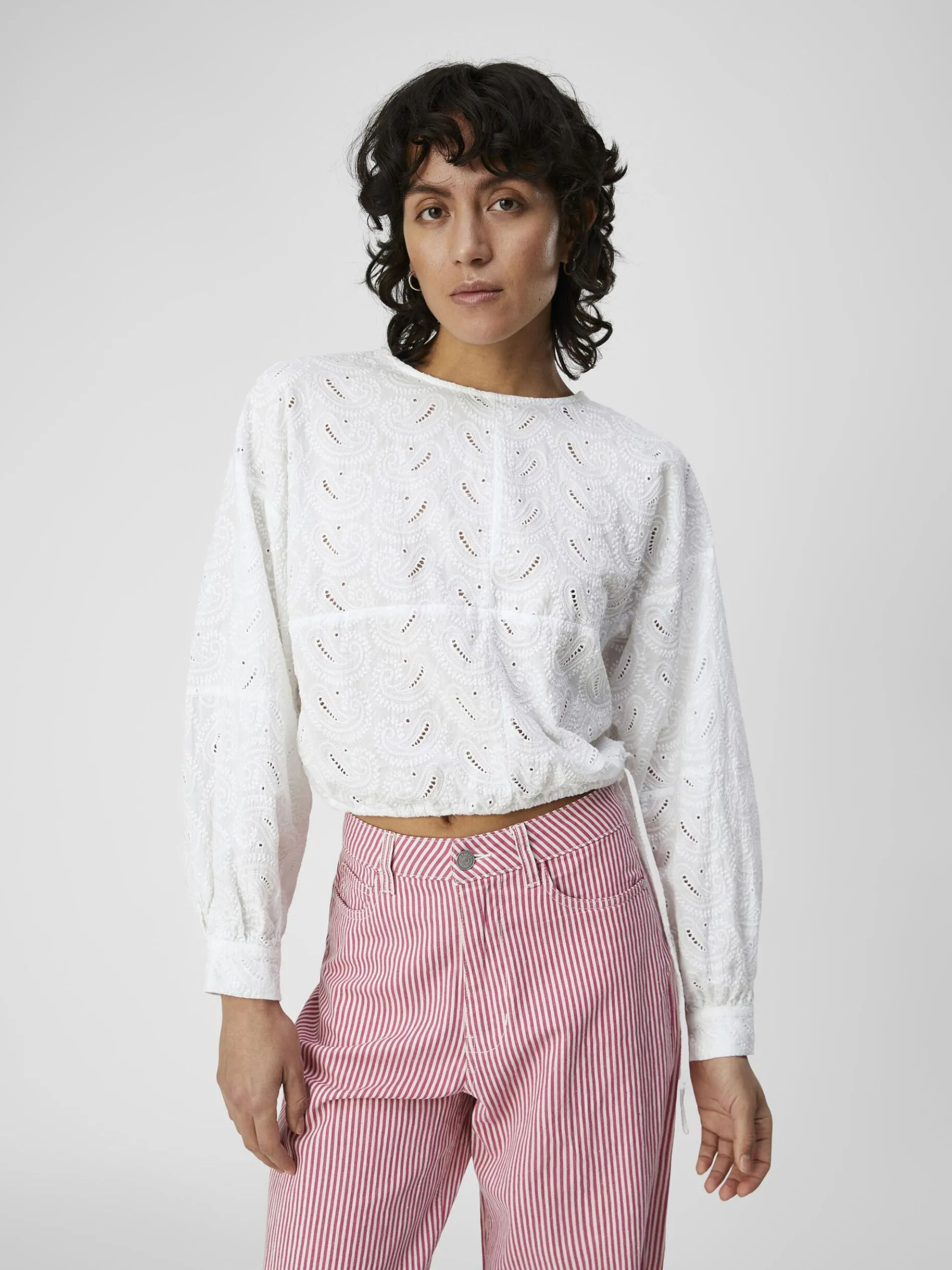 LANGE MOUWEN CROP TOP