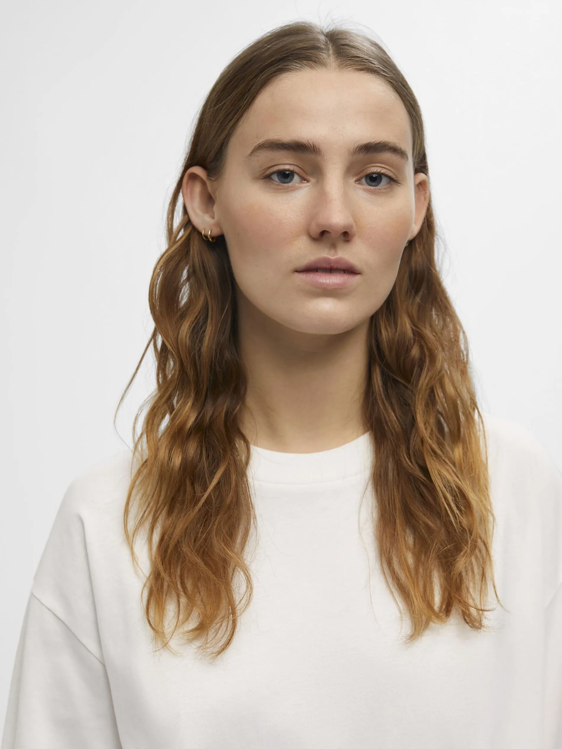 OVERSIZED T-SHIRT MET LANGE MOUWEN