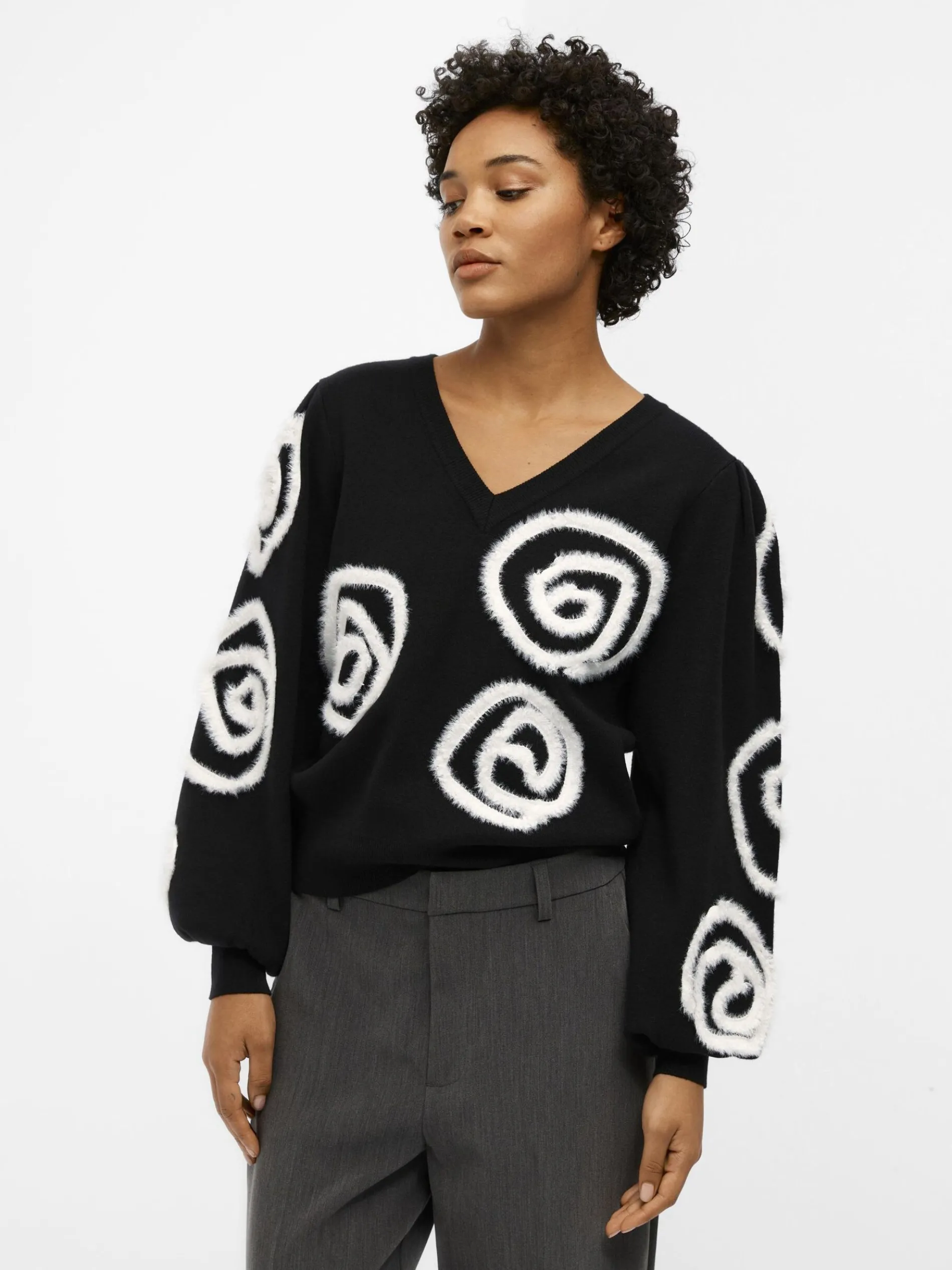 V-HALS GEBREIDE TRUI